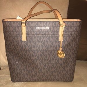 Michael Kors tote/shoulder bag. New with tags!!!